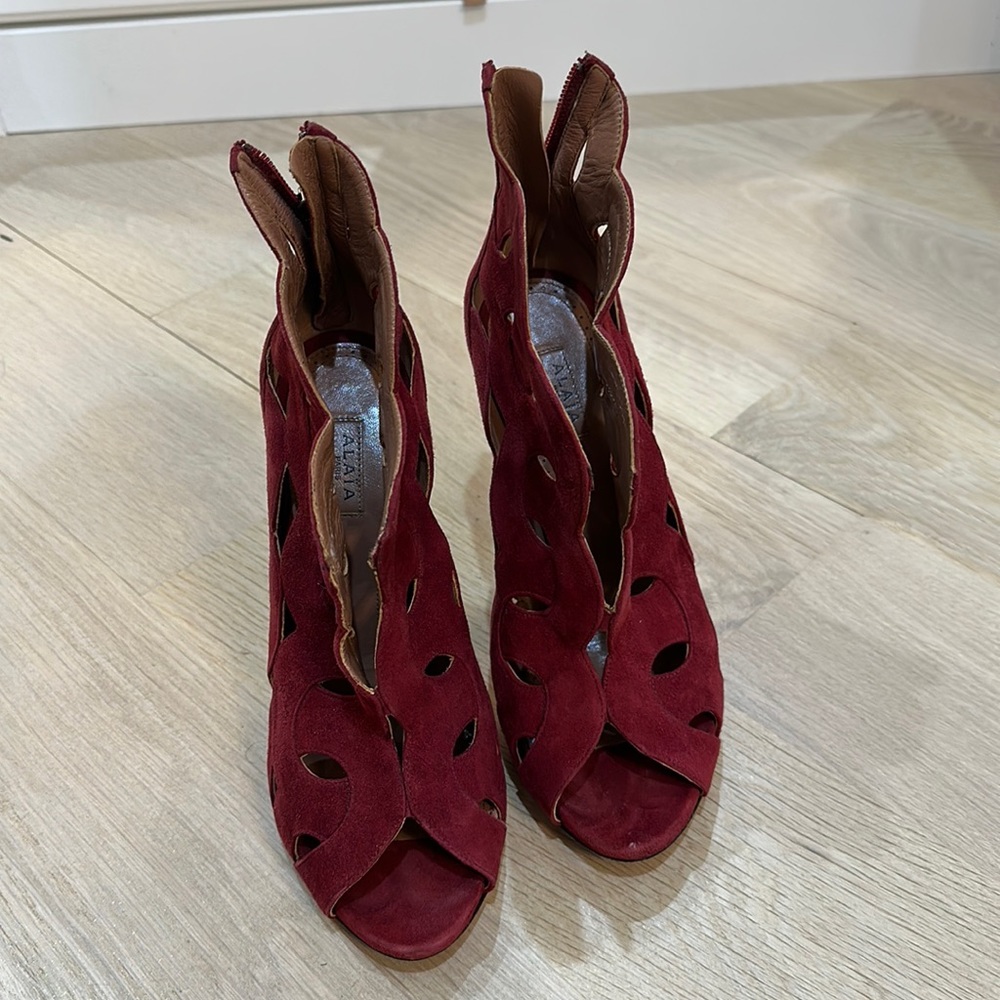 Alaia new heels size 38.5 excellent condition